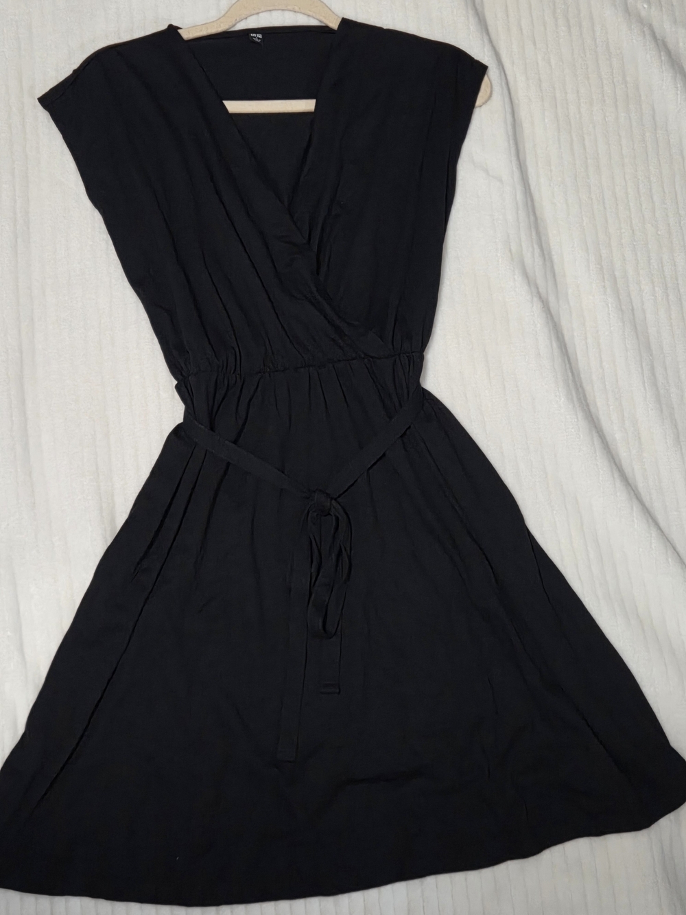 NWOT Uniqlo Black Sleeveless V-Neck Wrap Dress with Belt Size S
